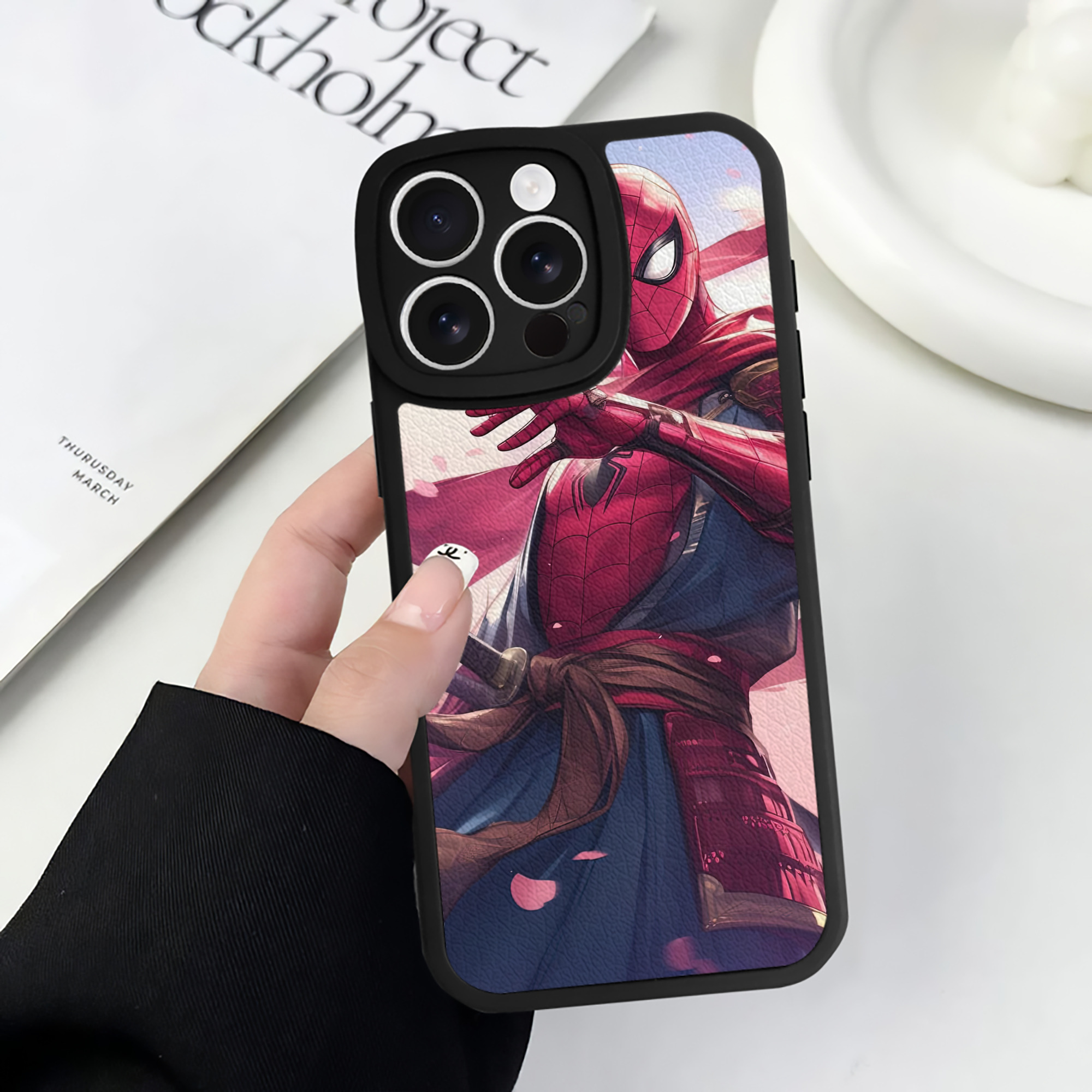 Spider Man スパイダーマン 【iPhone 16シリーズ対応】シリコンスマホケース（レザー調） 材質：シリコン